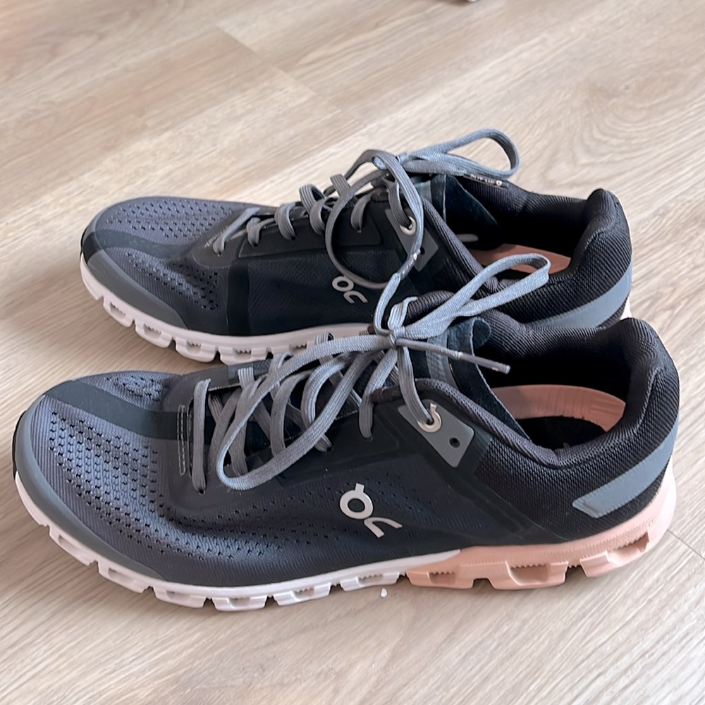 On Cloudflow Sneakers Size 9.5